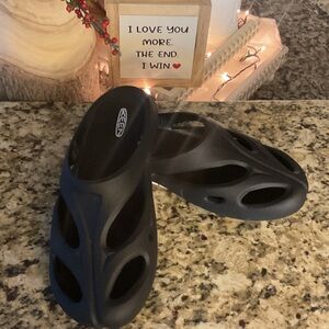 Keen Black Slip-On Shanti clog Footwear